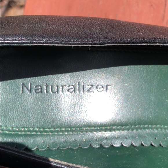 NATURALIZER HAYDEN BLACK LEATHER SUEDE HEELS, 10M - Picture 2 of 5